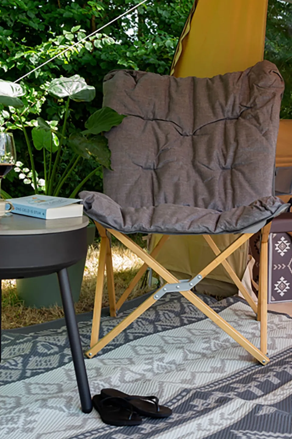 Human Comfort Human Comfort Yzeron Lounge Chair